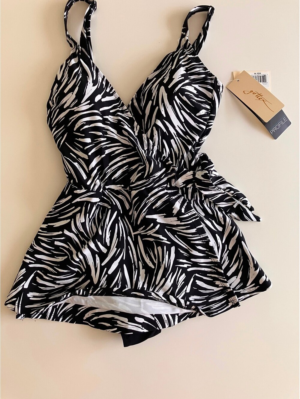 Gottex Profile Women’s Black and White Zebra Print One-Piece Swimsuit Size 10